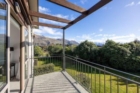 Two Story Escape Near Oakridge Resort, Wanaka